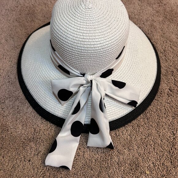 Black and White Polka Dot Straw hat - Picture 2 of 4